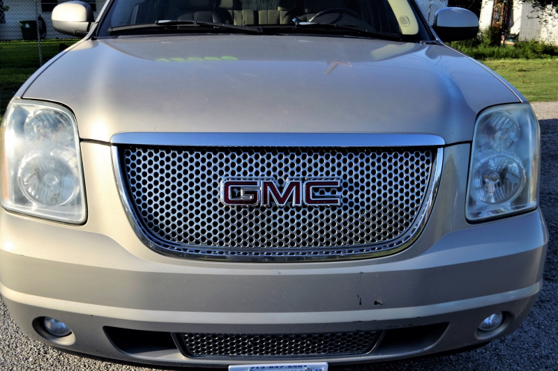 moto-GRASSE-min_gmc-yukon-truck-grill-2828425